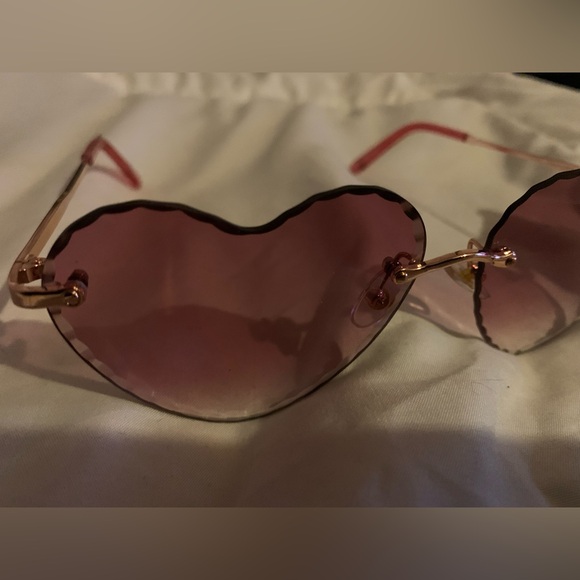 Foster Grant Translucent Pink Heart Sunglasses NWT beveled edge lenses - Picture 5 of 7